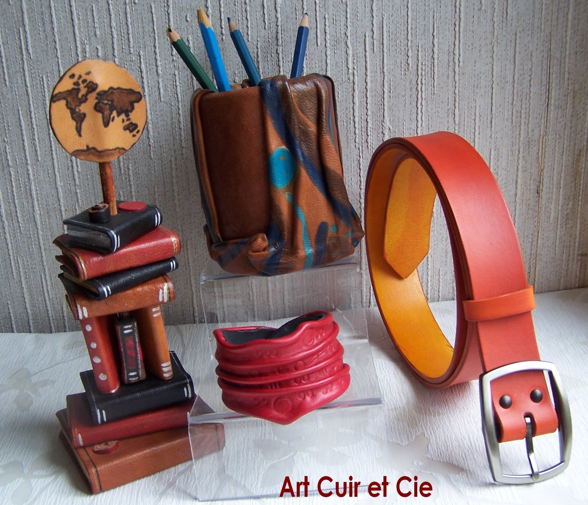 objet groupés cuir 