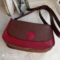 sac besace cuir bordeaux et chocolat  prix 160€